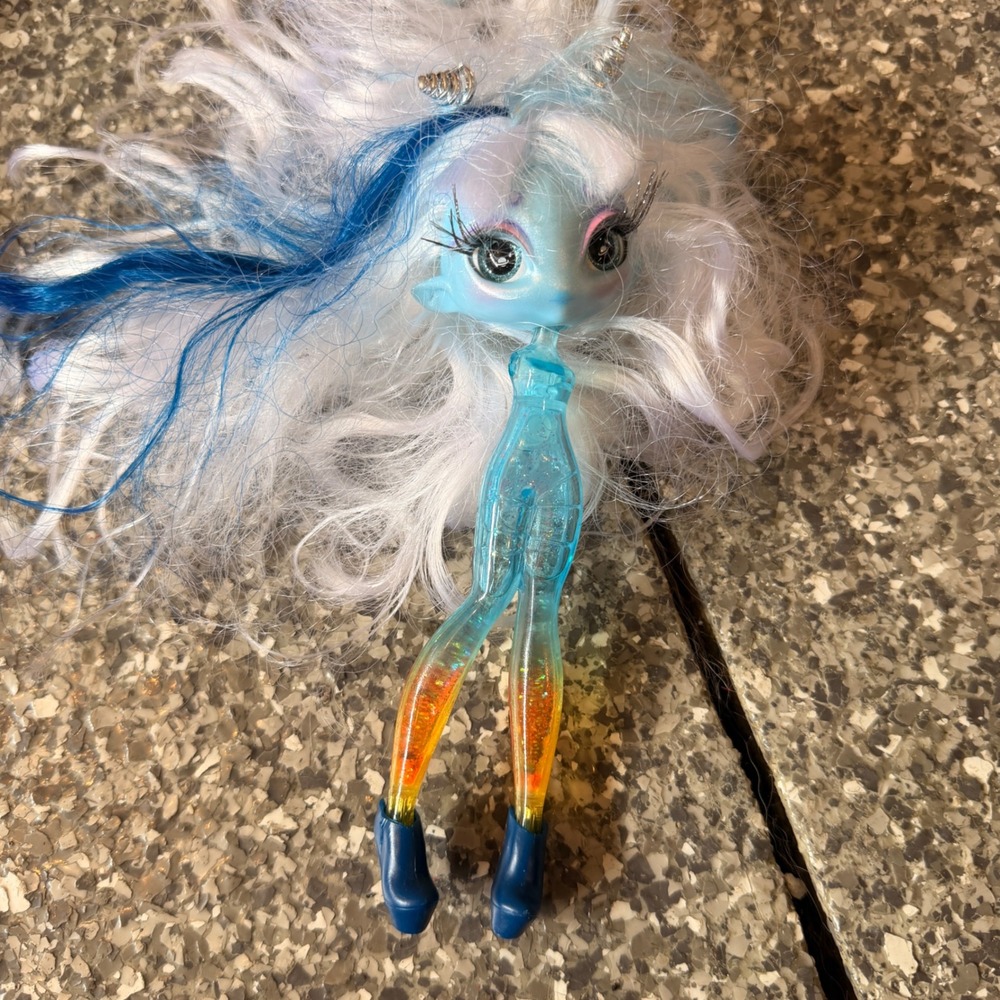 MGA Novi Stars Una Verse Doll Translucent Blue Glitter - Missing arms
